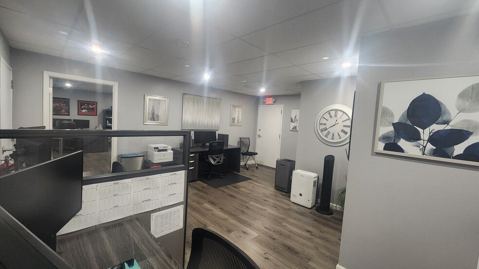 More Photos Of 1525 E Army Post Rd, Des Moines Auto Repair For Lease