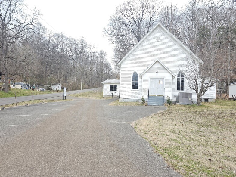 More Photos Of 1124 Leach rd, Cumberland Furnace Specialty For Sale