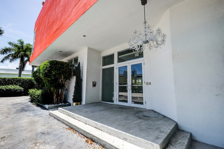 More Photos Of 3620 NE Miami Pl, Miami General Retail For Sale
