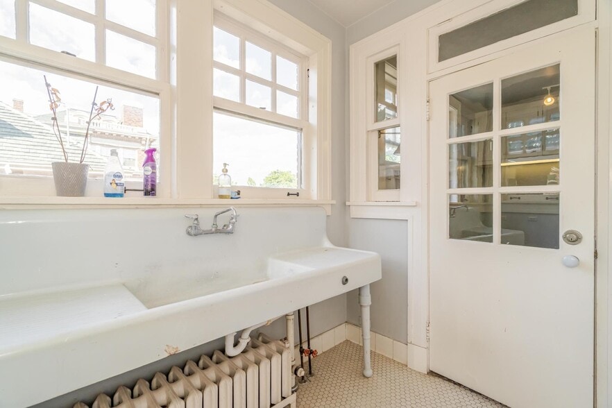 More Photos Of 1608 S Polk St, Amarillo Office For Sale