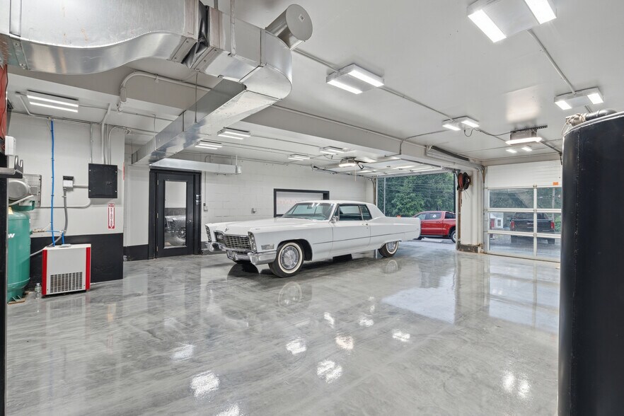 More Photos Of 1097 Eddie Dowling Hwy, North Smithfield Service Station For Sale