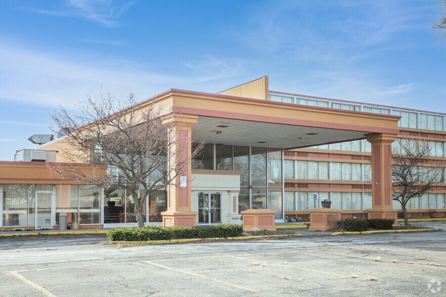 More Photos Of 2967 Henry St, Muskegon Hotel For Sale