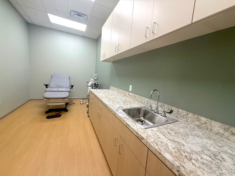 More Photos Of 7483 Sand Lake Commons Blvd, Orlando Medical For Lease