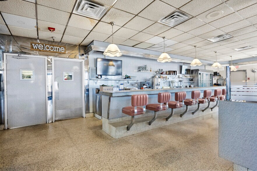 More Photos Of 1975 Central Ave, Albany Restaurant For Sale