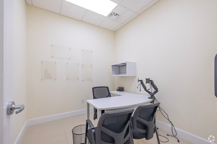 More Photos Of 3211-3231 Coors Blvd SW, Albuquerque Unknown For Lease