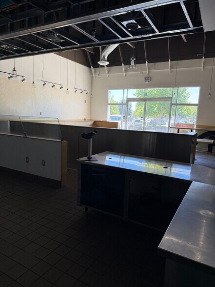 More Photos Of 6955 Camino Arroyo, Gilroy General Retail For Lease