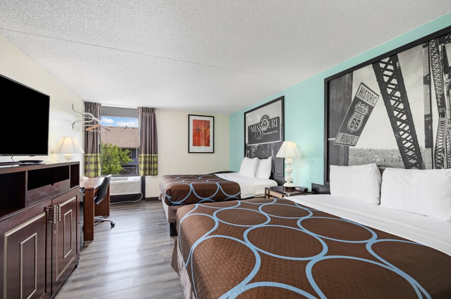 More Photos Of 2490 Green Mountain Dr, Branson Hotel For Sale