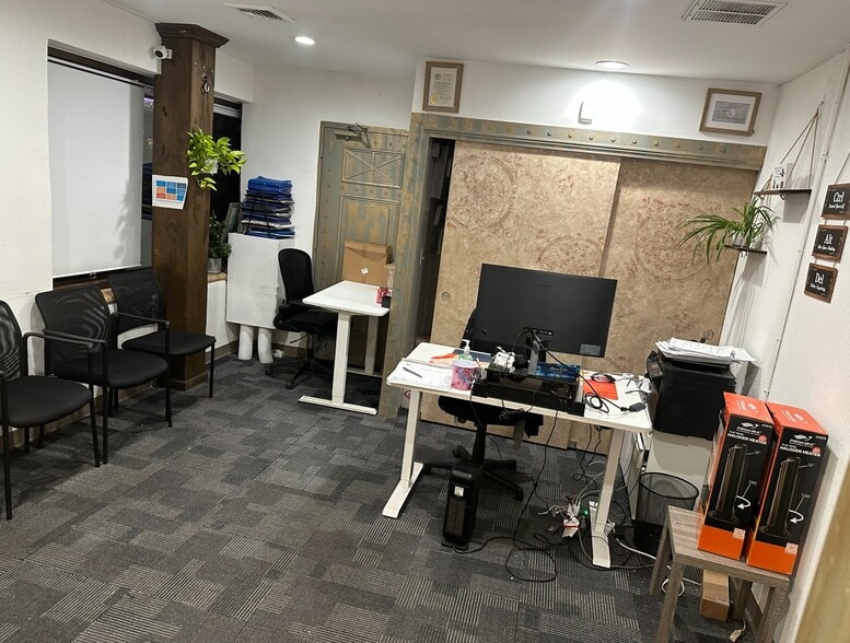 More Photos Of 8785 139th St, Jamaica Manufacturing For Lease