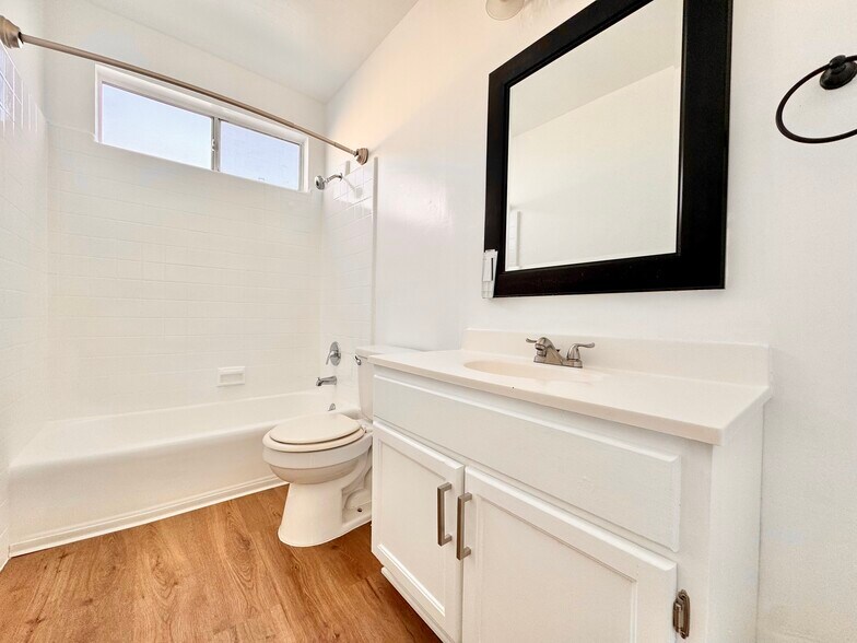 More Photos Of 2718 S Cochran Ave, Los Angeles Apartments For Sale