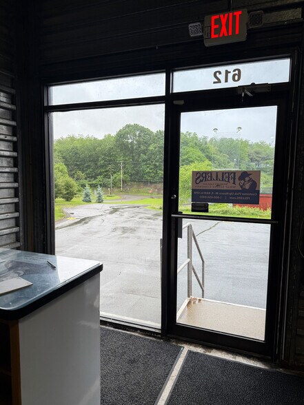 More Photos Of 612 Parkway View Dr, Pittsburgh Warehouse For Lease