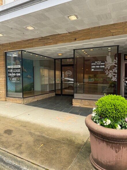 More Photos Of 410 S Spring St, Burlington Storefront Retail Office For Lease