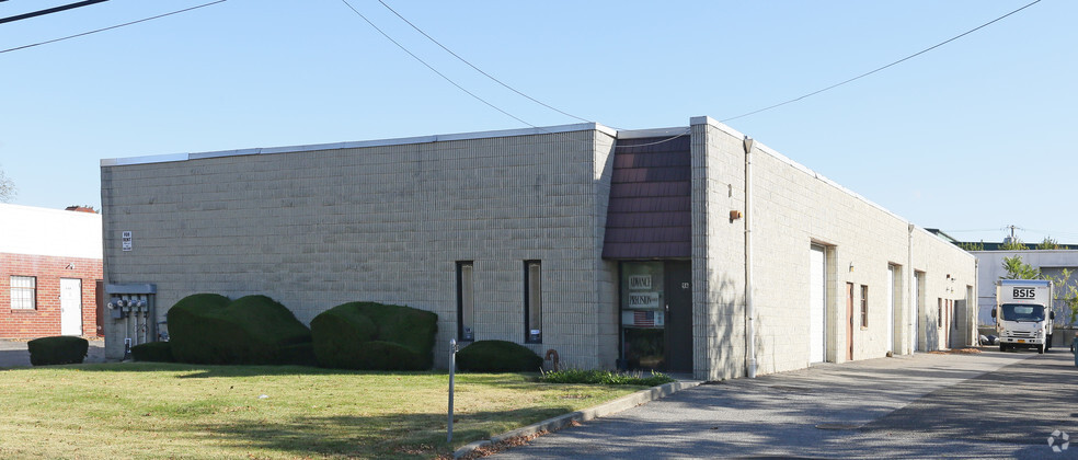 Primary Photo Of 9 Mahan St, West Babylon Warehouse For Lease