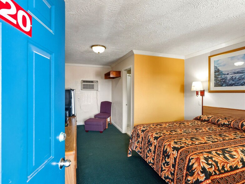 More Photos Of 1900 No Broadway Ave, Ada Hotel For Sale