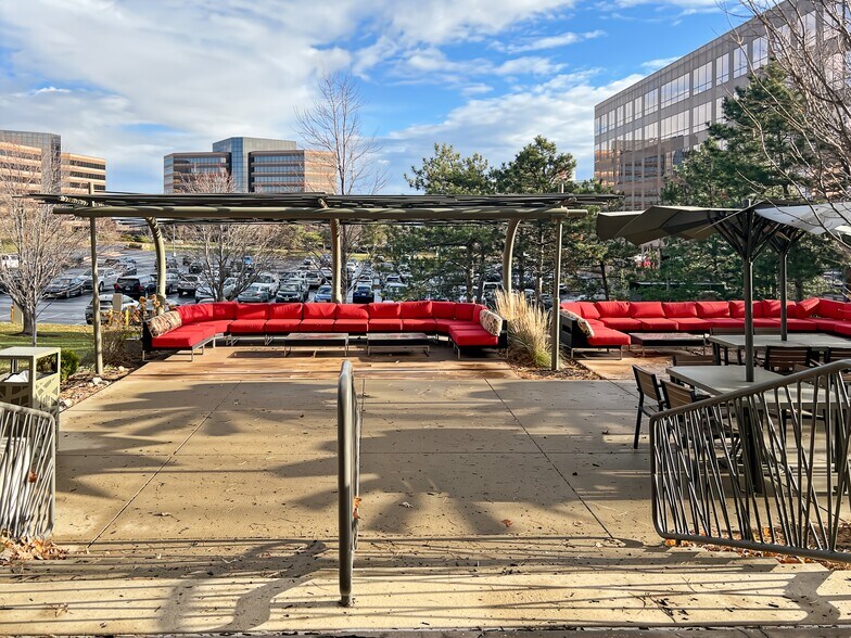 More Photos Of 7500 College Blvd, Overland Park Coworking Space