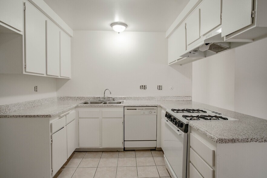 More Photos Of 549 N Tustin Ave, Santa Ana Apartments For Sale