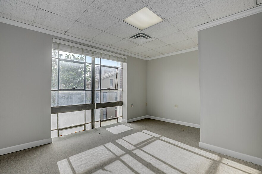 More Photos Of 118 W 5th St, Covington Loft Creative Space For Sale