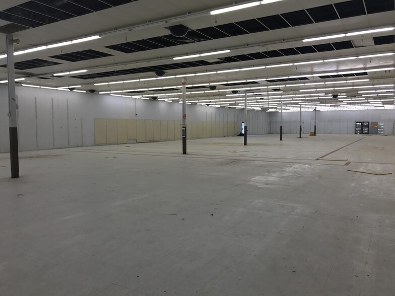 More Photos Of 2041 Douglas Ave, Brewton Supermarket For Lease