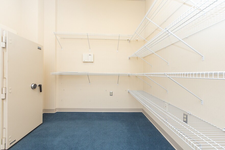 More Photos Of 129 N Main St, Anderson Office For Lease