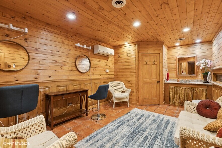 More Photos Of 22221 N Pepper Rd, Lake Barrington General Retail For Sale