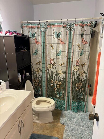 More Photos Of 3016 Avenue C, Holmes Beach Storefront Retail Residential For Sale