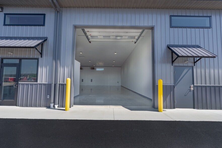 More Photos Of 7200 Old Liberty Road, Powell Flex For Lease