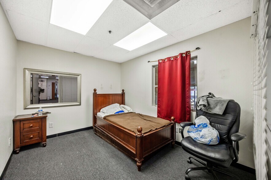 More Photos Of 1808 58th Pl, Los Angeles Land For Lease