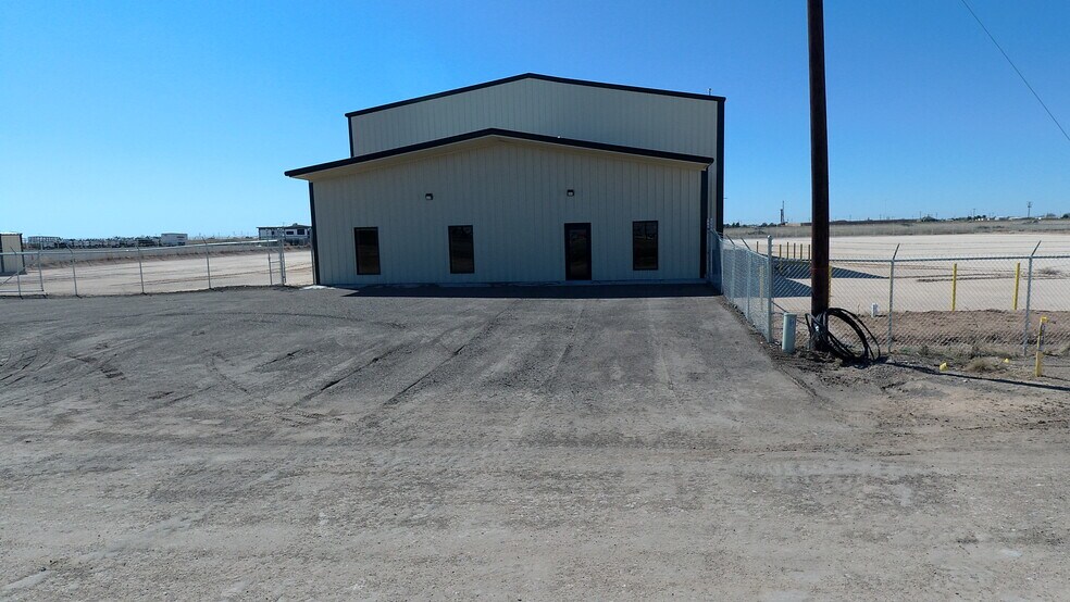 More Photos Of 1508 County Road 1105, Midland Warehouse For Lease