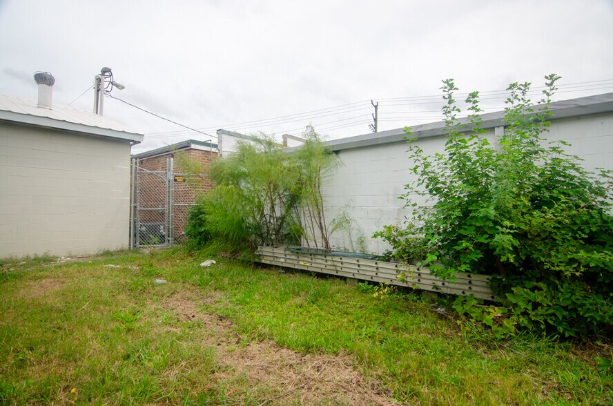 More Photos Of 1108 Pickett Rd, Norfolk Flex For Sale