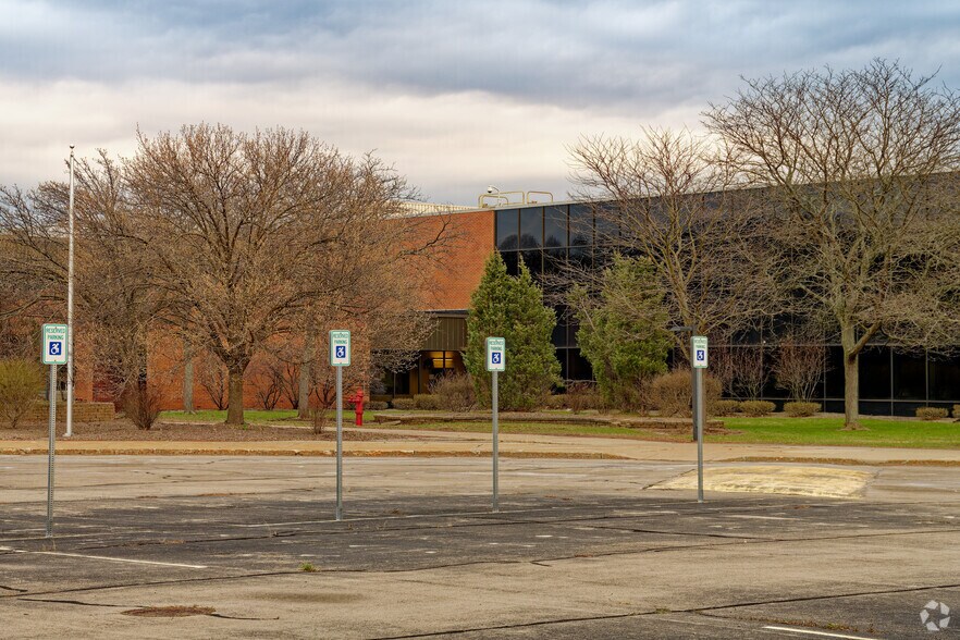 More Photos Of 700 Resende Rd, Webster Unknown For Lease