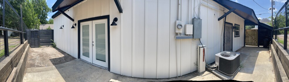 More Photos Of 1330 Avenue N, Huntsville Light Distribution For Lease