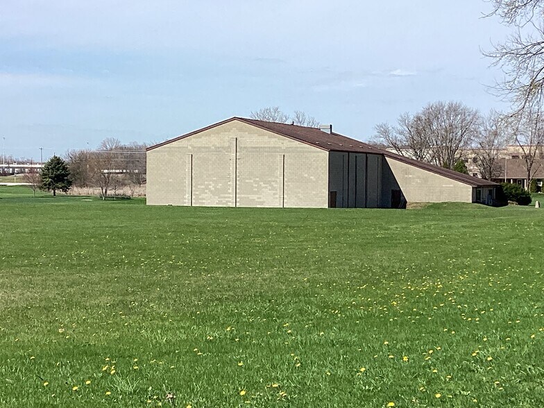 More Photos Of 2525 Oakwood Rd, Oak Creek Schools For Sale