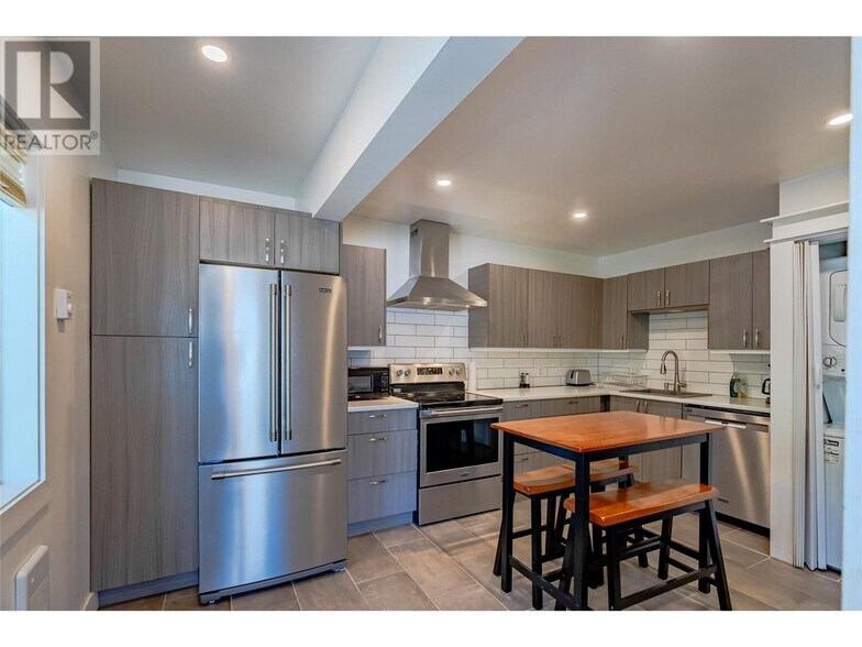More Photos Of 1810 1 St, Fruitvale Apartments For Sale