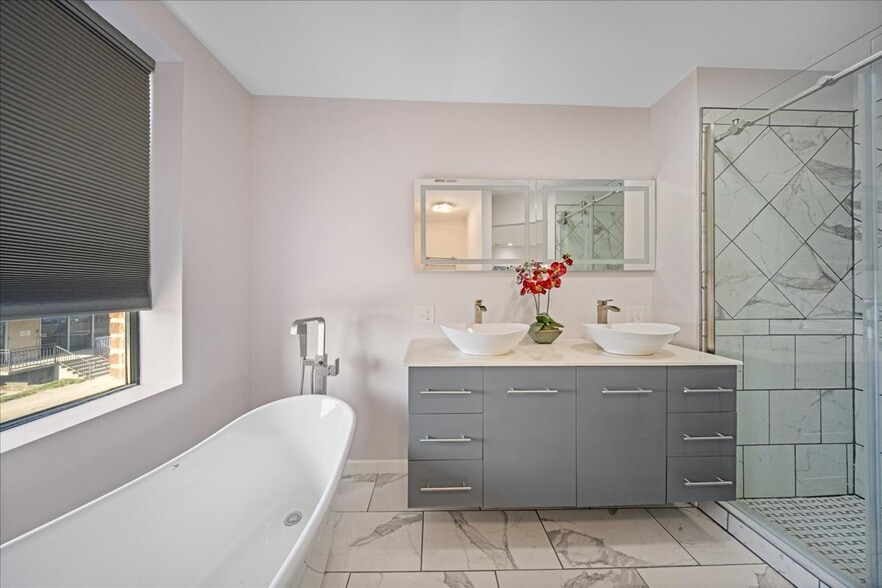 More Photos Of 808 E 10th St, Kansas City Flex For Sale