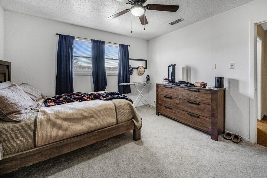 More Photos Of 501-524 Plaza Dr, Slaton Apartments For Sale