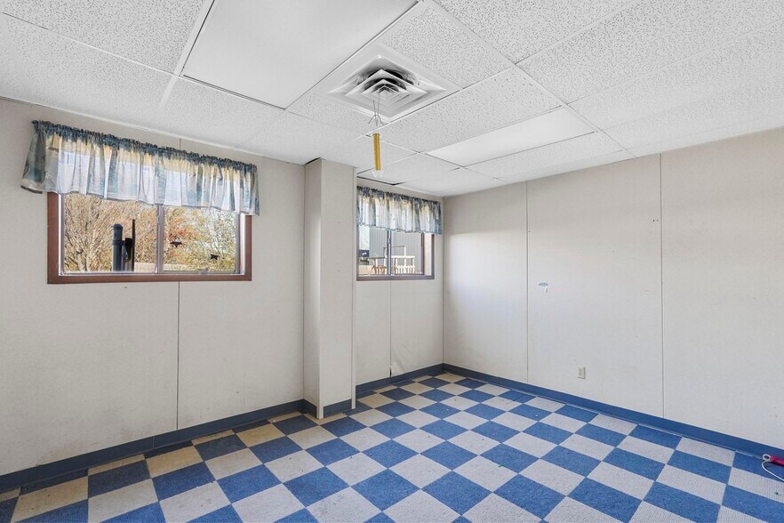 More Photos Of 5605 Wesley St, Greenville Flex For Lease