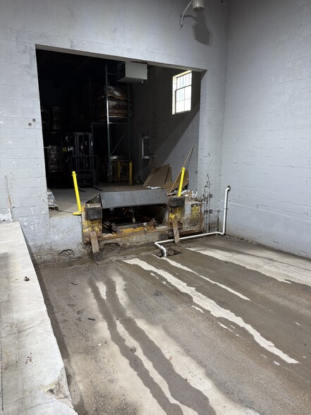 More Photos Of 3122 South Ave, Toledo Manufacturing For Lease