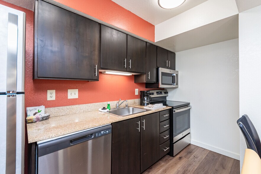 More Photos Of 1530 Howe Ave, Sacramento Hotel For Sale