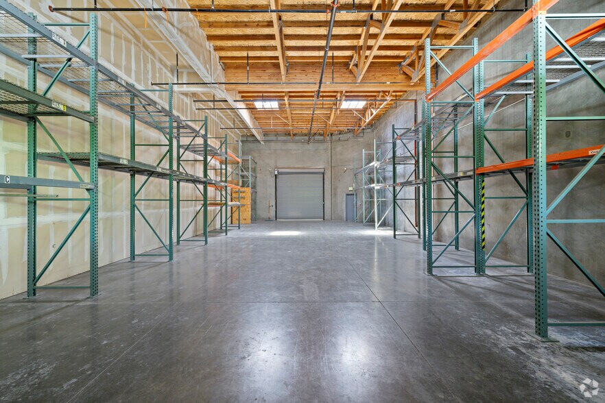 More Photos Of 64 Union Way, Vacaville Light Distribution For Lease