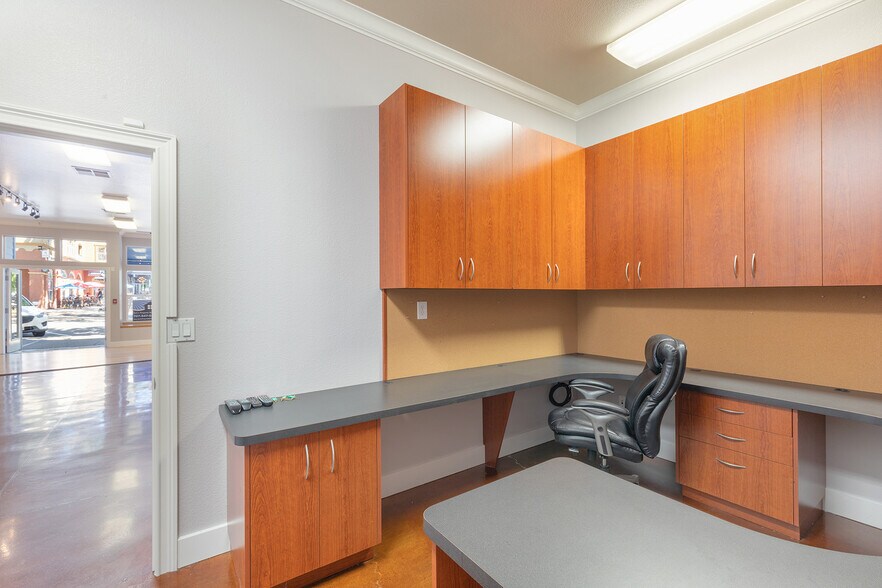 More Photos Of 220 Windsor River Rd, Windsor Apartments For Sale