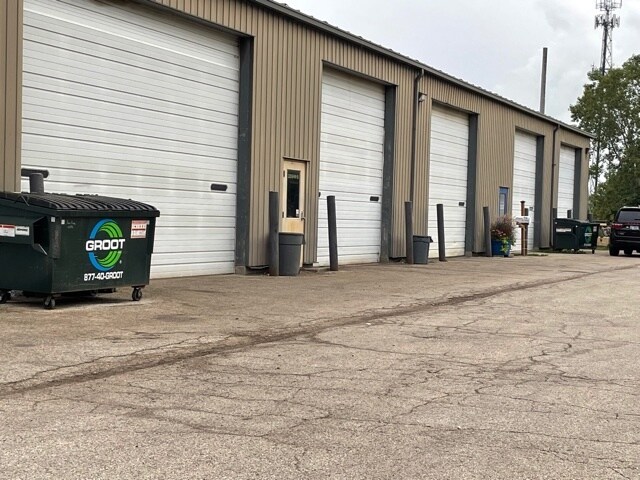 More Photos Of 28846 N Nagel Ct, Lake Bluff Warehouse For Lease