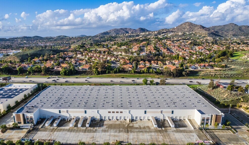 More Photos Of 2553 Sampson Ave, Corona Warehouse For Lease