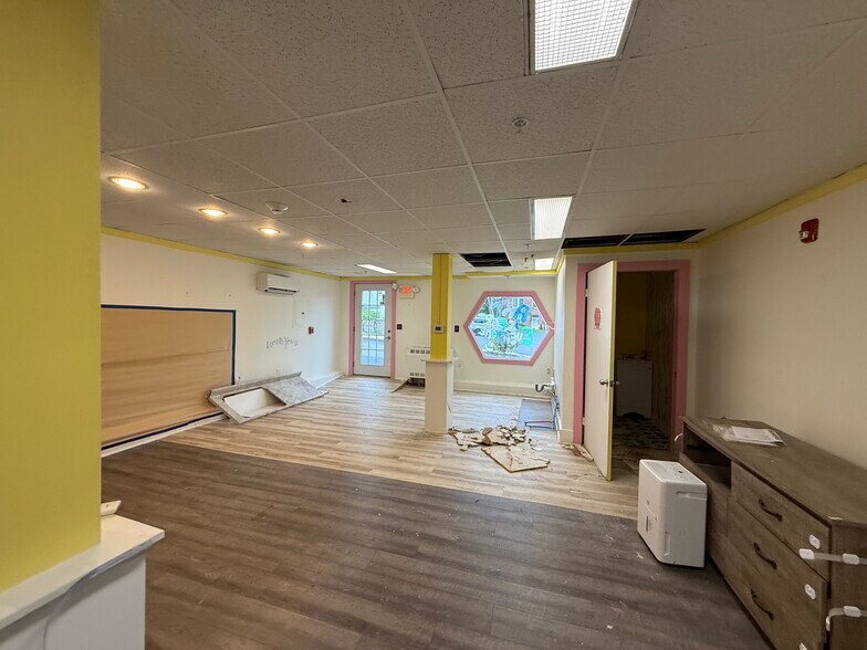 More Photos Of 82 Main St, East Hampton Apartments For Sale