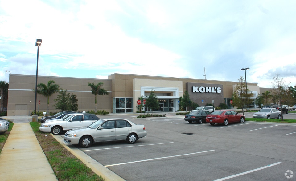 More Photos Of 2751 NW Mall Cir, Jensen Beach Department Store For Sale