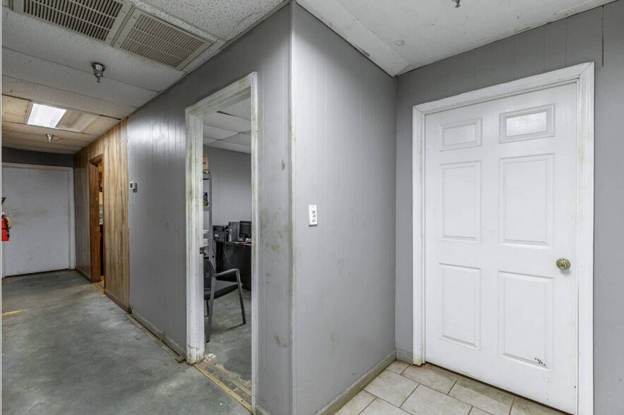 More Photos Of 1129 S Chattanooga St, LaFayette Warehouse For Sale