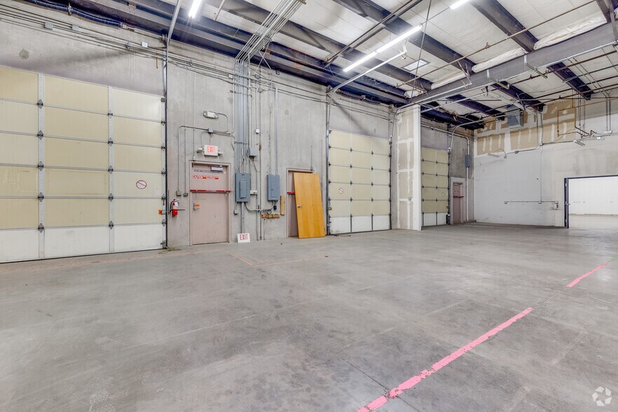 More Photos Of 2020 W Guadalupe Rd, Gilbert Light Manufacturing For Lease