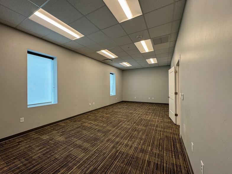 More Photos Of 90 S Garnet St, Tooele Warehouse For Lease