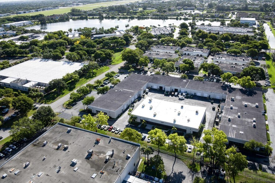 More Photos Of 3320-3350 NW 53rd St, Fort Lauderdale Light Manufacturing For Lease