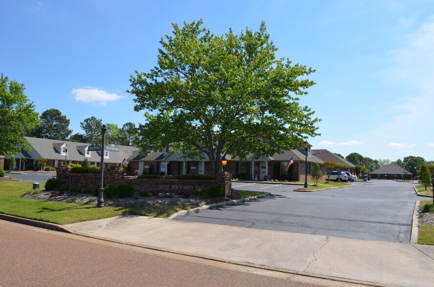 More Photos Of 311 Poplar View Ln W, Collierville Office For Lease