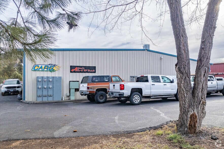 More Photos Of 44 SE Bridgeford Blvd, Bend Service For Lease