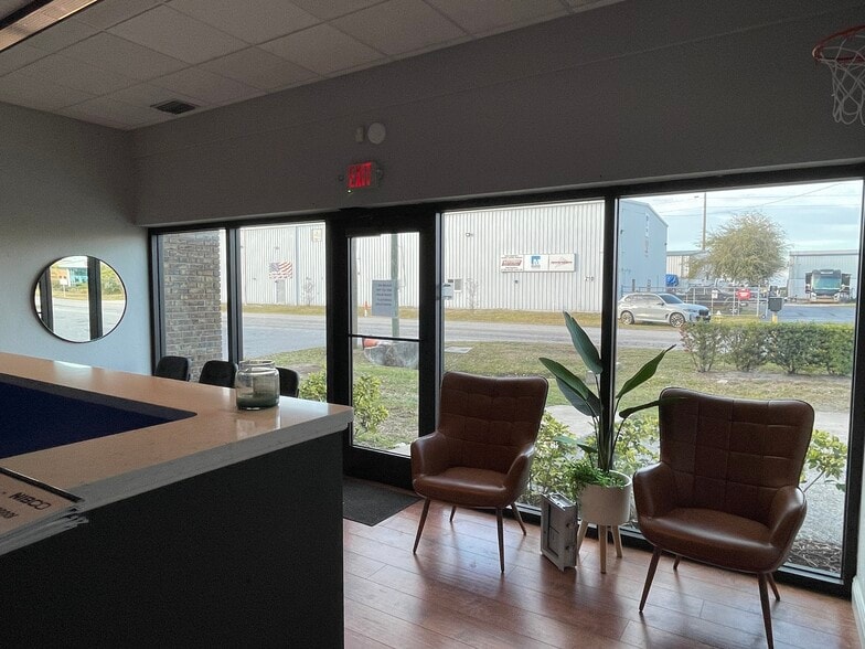 More Photos Of 251 Douglas Rd E, Oldsmar Warehouse For Sale